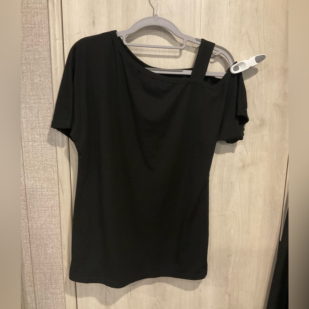 JINKESI Womens Short Sleeve Single Side Cold Shoulder Black Tee Size S